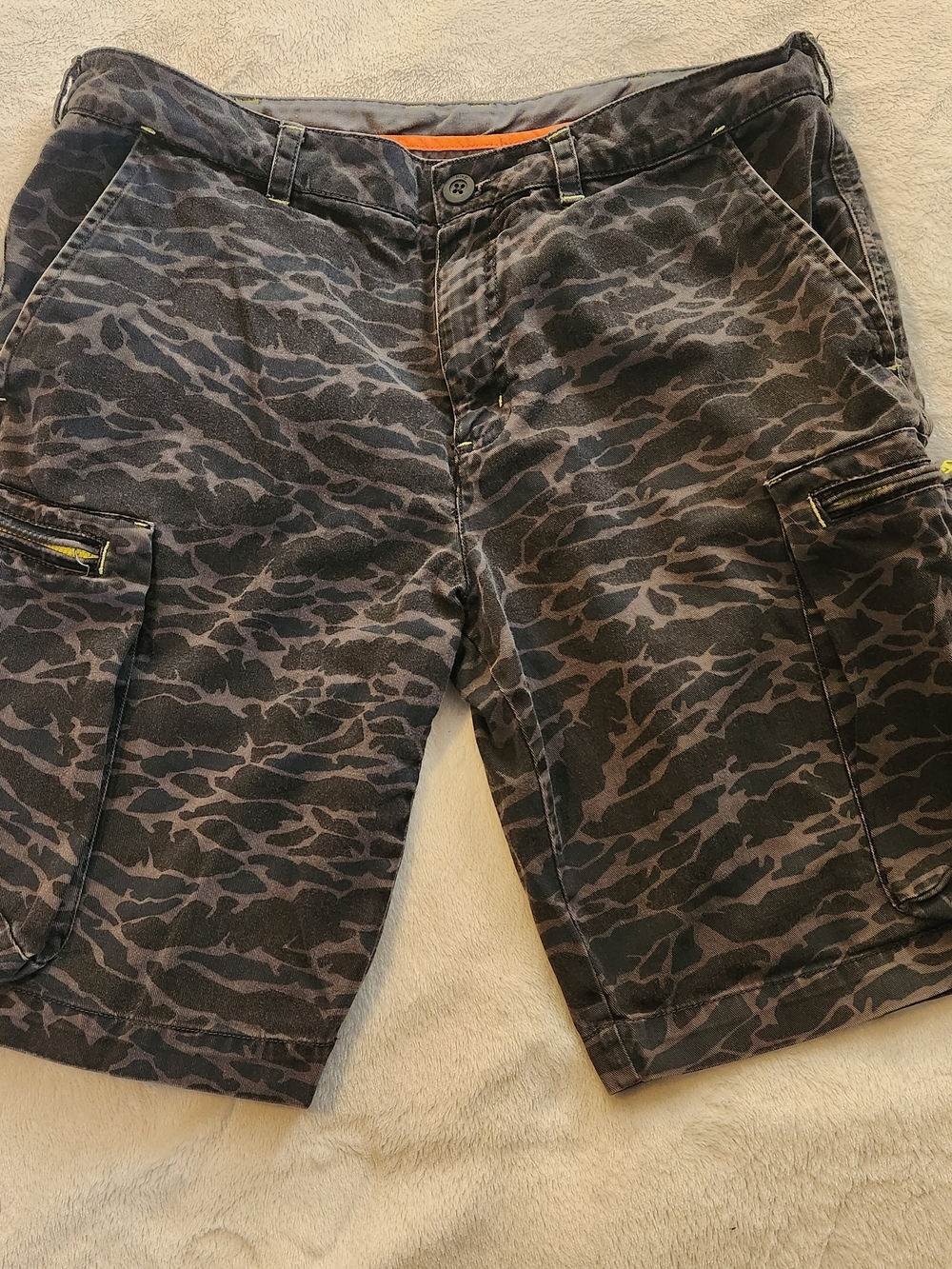 Vintage Y2K Nike "The Athletic Dept." Tiger Camo Cargo Shorts Size M (32)